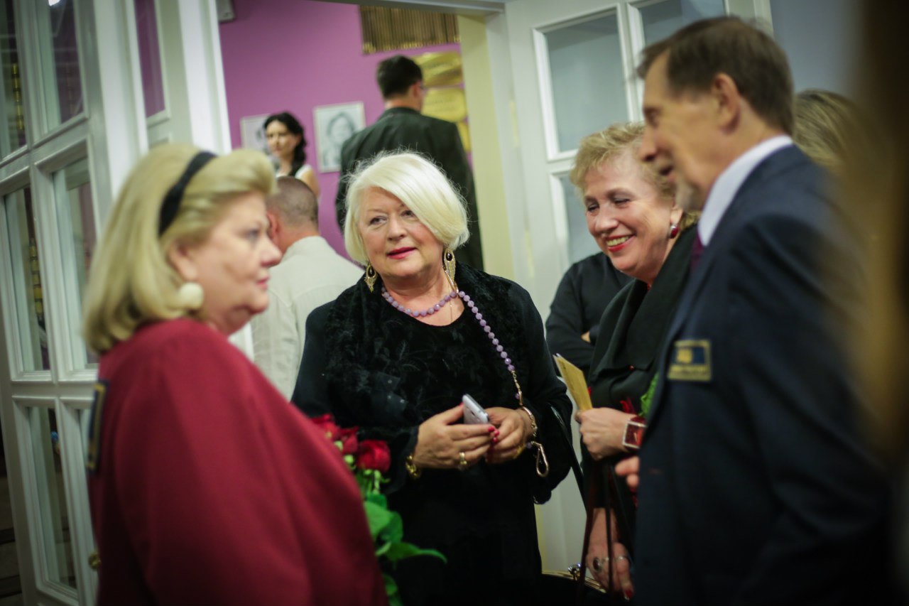 Награды соломина. Ирина Муравьева и Юрий Соломин. Муравьёва и Соломин в одной школе. Встреча Соломина в доме русского зарубежья. Юрии Соломин 88 и Ирина Муравьева.